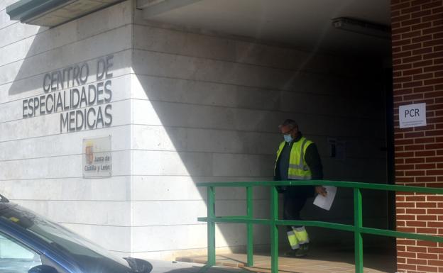 Sacyl opta por pequeños call center para desahogar a los centros de salud