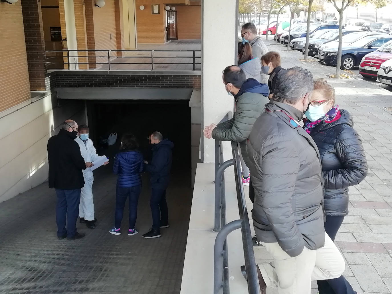 Un incendio en un garaje de Covaresa quema dos coches y daña otros cincuenta