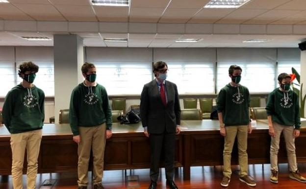 El diario digital «#Aldeano 2.0» entrevista al ministro de Sanidad