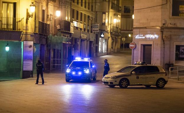 La Policía Local de Segovia denuncia en la última semana 49 reuniones y 20 incumplimientos del toque de queda
