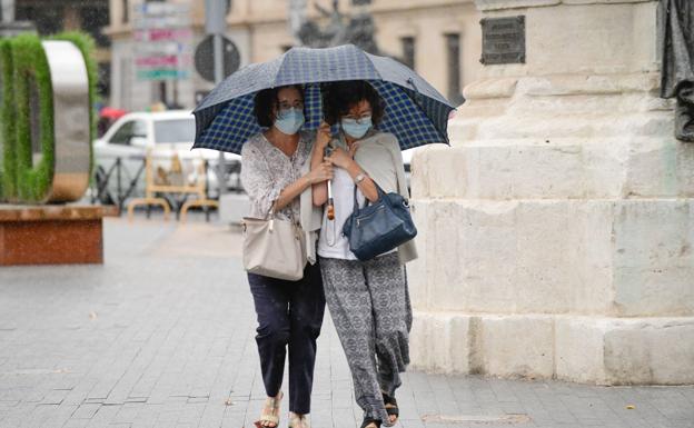 Aviso amarillo por fuertes lluvias y vientos mañana en Ávila y Segovia
