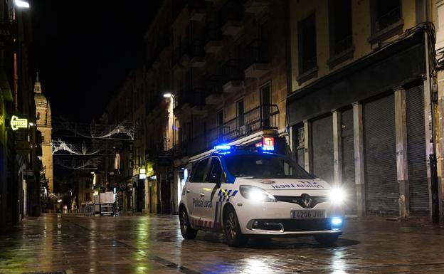 La Policía Local de Salamanca disuelve once fiestas y sanciona a 14 personas por saltarse el toque de queda