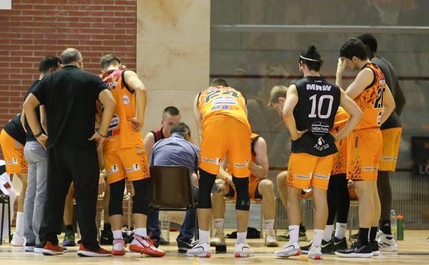 El Aquimisa Carbajosa regresa a la Liga ante el Zentro Basket Madrid con la baja de Carlos Hidalgo