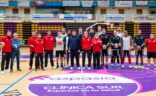 Ronaldo Nazário conoce a la plantilla del Real Valladolid Baloncesto
