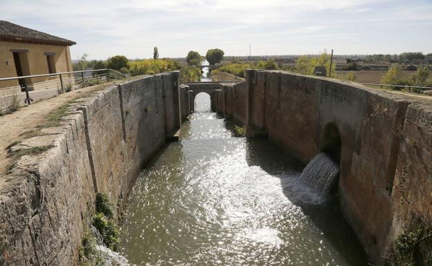 El PSOE propone un sello que ilustre el cruce entre el Canal de Castilla y el Camino de Santiago