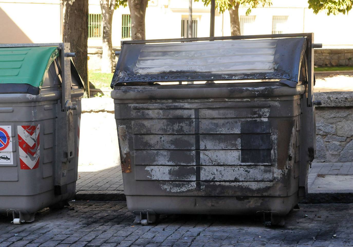 Detenidos cinco menores por la quema de contenedores en Segovia con pastillas de barbacoa