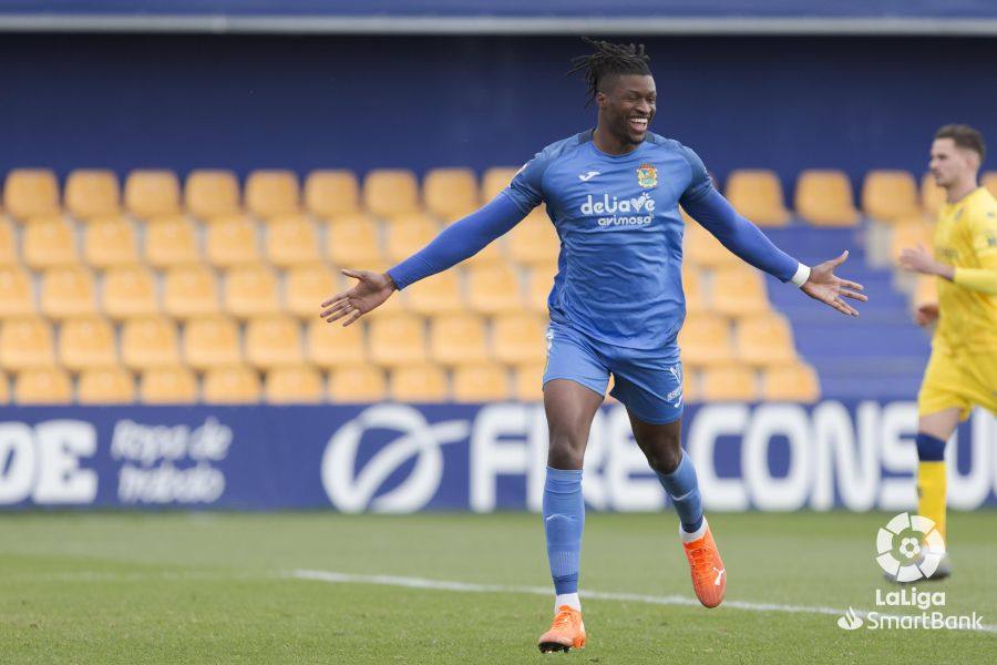 Sekou Gassama empieza a ganarse el puesto en la primera plantilla del Real Valladolid