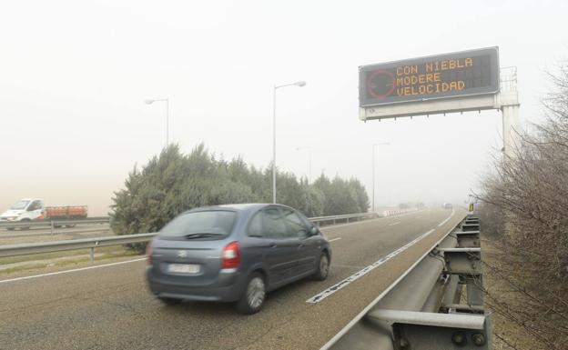 La niebla dificulta el tráfico en varios tramos de la red principal de carreteras de Valladolid y Zamora