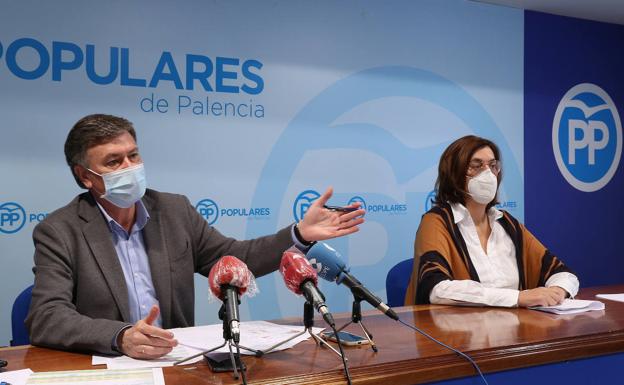 Vázquez destaca la toma de decisiones de Mañueco frente a la «inacción y la arbitrariedad» de Sánchez
