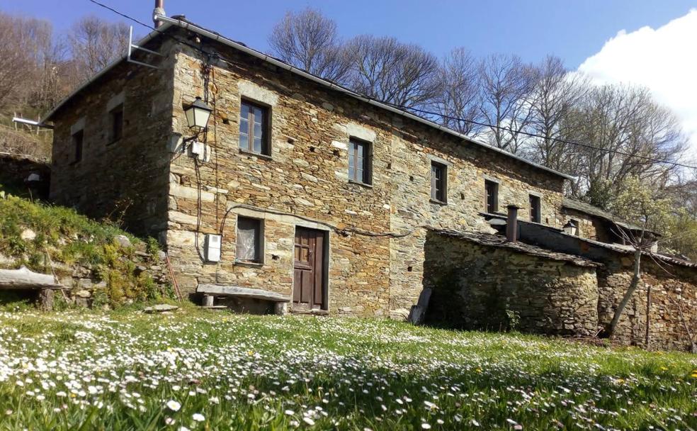 El pueblo leonés que se cansó de «ninguneos» y pide 'irse' a Galicia