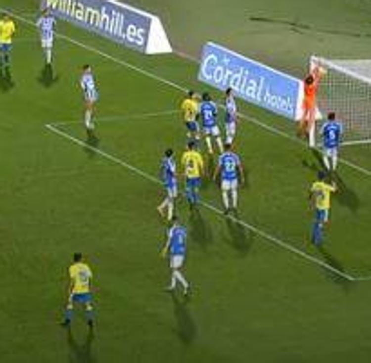 Vídeo: Las Palmas gana el derbi tras un fallo insólito de Ortolá