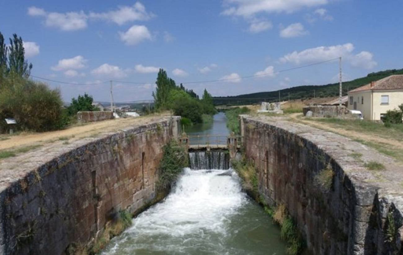 La esclusa número 15 del Canal de Castilla en Osorno entra en la lista roja del patrimonio