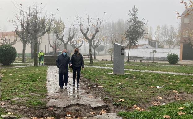 El consistorio de Ciudad Rodrigo coloca riego automático en El Toral y el solar de las antiguas escuelas