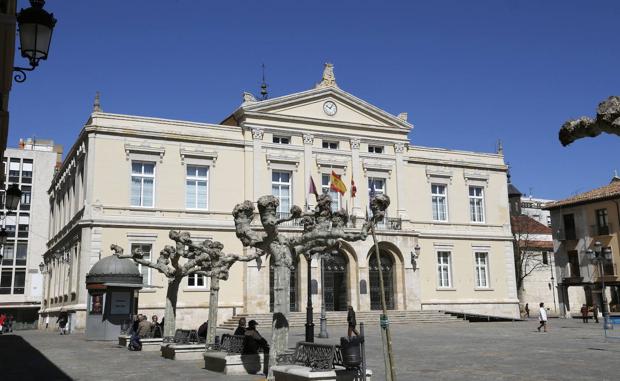 El pleno de Palencia, con pocos puntos en el orden del día, pero cargado de mociones de los grupos políticos