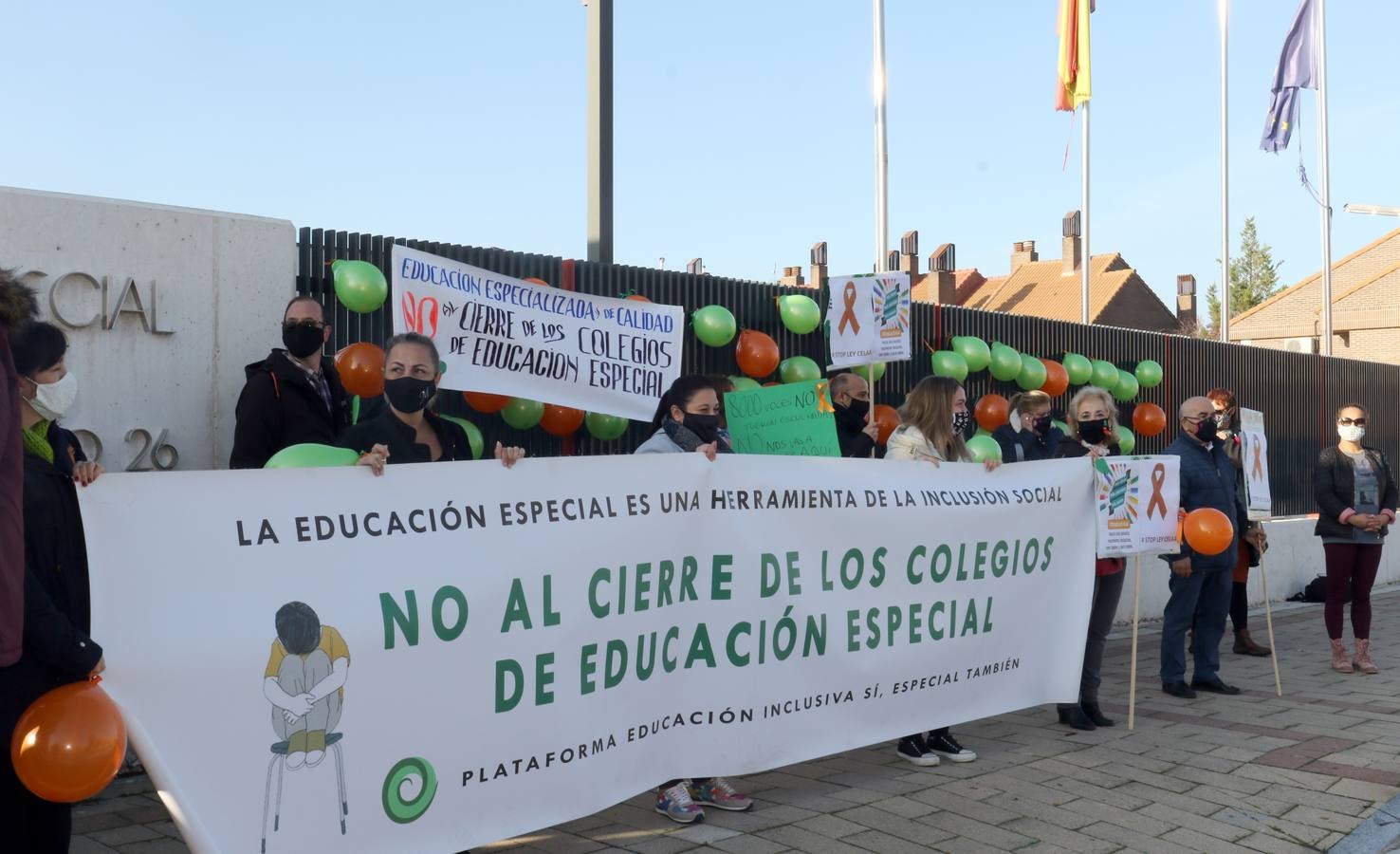 Protesta contra la Ley Celaá frente al Centro de Educación Especial Nº 1 de Valladolid