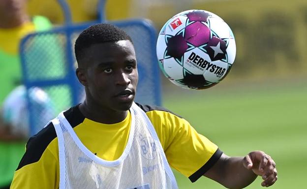 Moukoko, la hora del niño prodigio del fútbol alemán