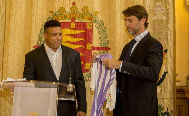 Ronaldo, citado como testigo en el juicio contra Suárez por la venta del Real Valladolid