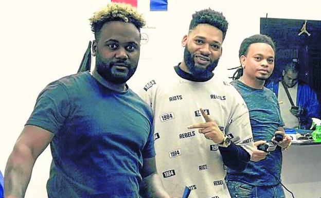 Una peluquería en calle Linares