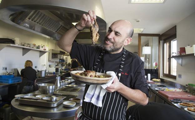 El cocinero Luis Lera traslada en un libro el valor de la caza como expresión cultural y gastronómica