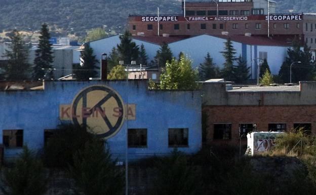 Multadas cinco personas por hacer una fiesta en la vieja planta de Klein sin mascarillas y fuera de hora