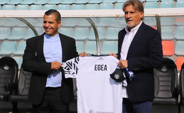 Rafa Dueñas coge de nuevo de forma interina las riendas del Salamanca UDS tras la destitución de Egea