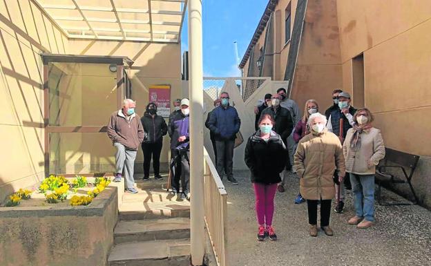 Los vecinos de Villalba protestan por la falta de atención médica presencial