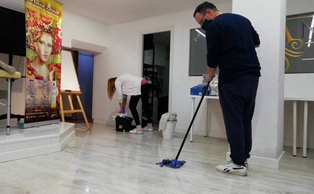 «Tenemos humedades por todas partes y así va a ser difícil trabajar, con la que está cayendo con el coronavirus»