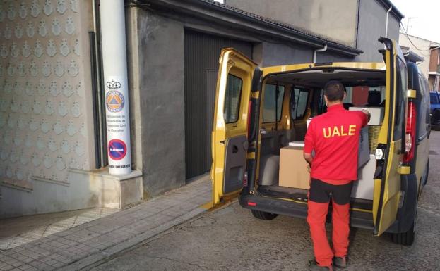 Protección Civil reparte material de seguridad frente a la covid entre los voluntarios de la provincia