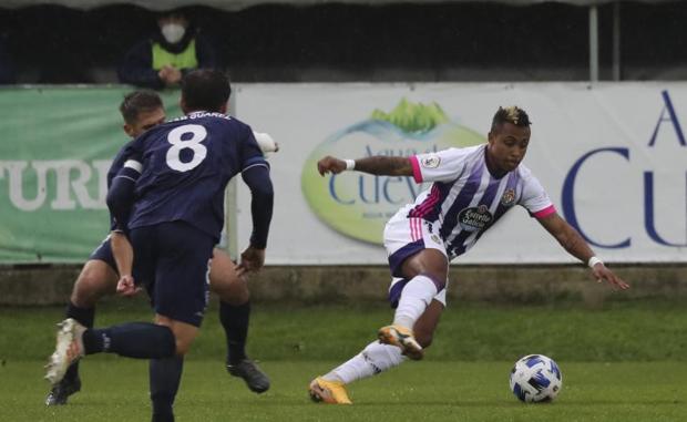 El Valladolid Promesas gana en Luanco para convertirse en colíder