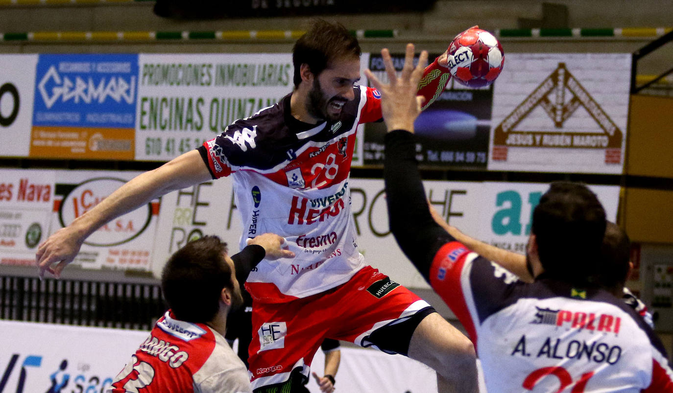 Derrota del Balonmano Nava ante el Huesca