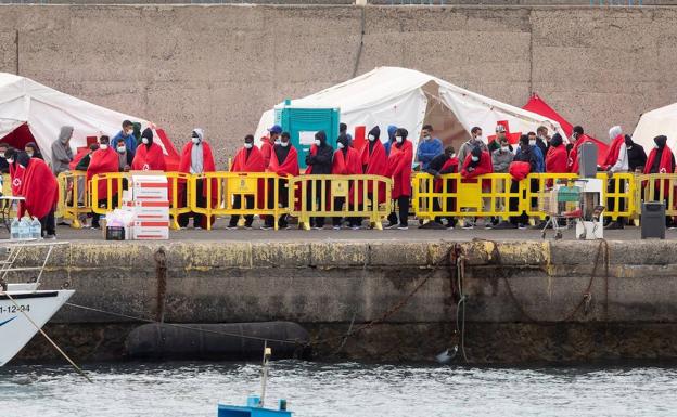 La Armada descarta el bloqueo naval que plantea Vox y recuerda que su obligación «moral y legal» sería el rescate