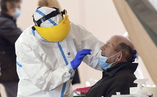 La Junta inicia el lunes sendos cribados masivos para detectar la covid-19 en Peñaranda de Bracamonte y Guijuelo
