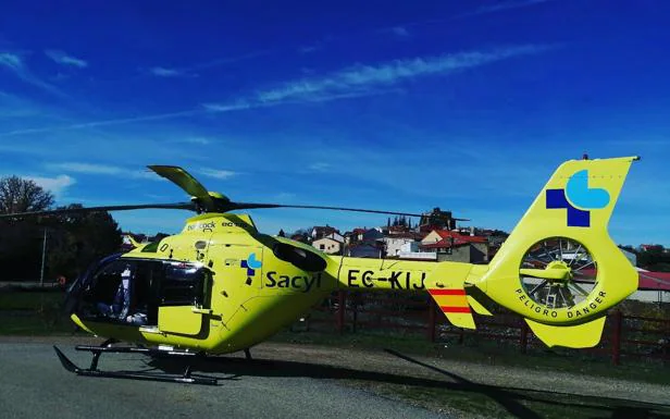 Evacuada en helicóptero una mujer herida tras un accidente de tráfico en la localidad salmantina de El Manzano
