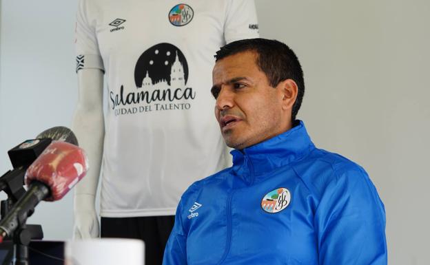 Dueñas: «No me molesta que se me intente desprestigiar (por no tener el título), sé lo que soy y lo que hago»