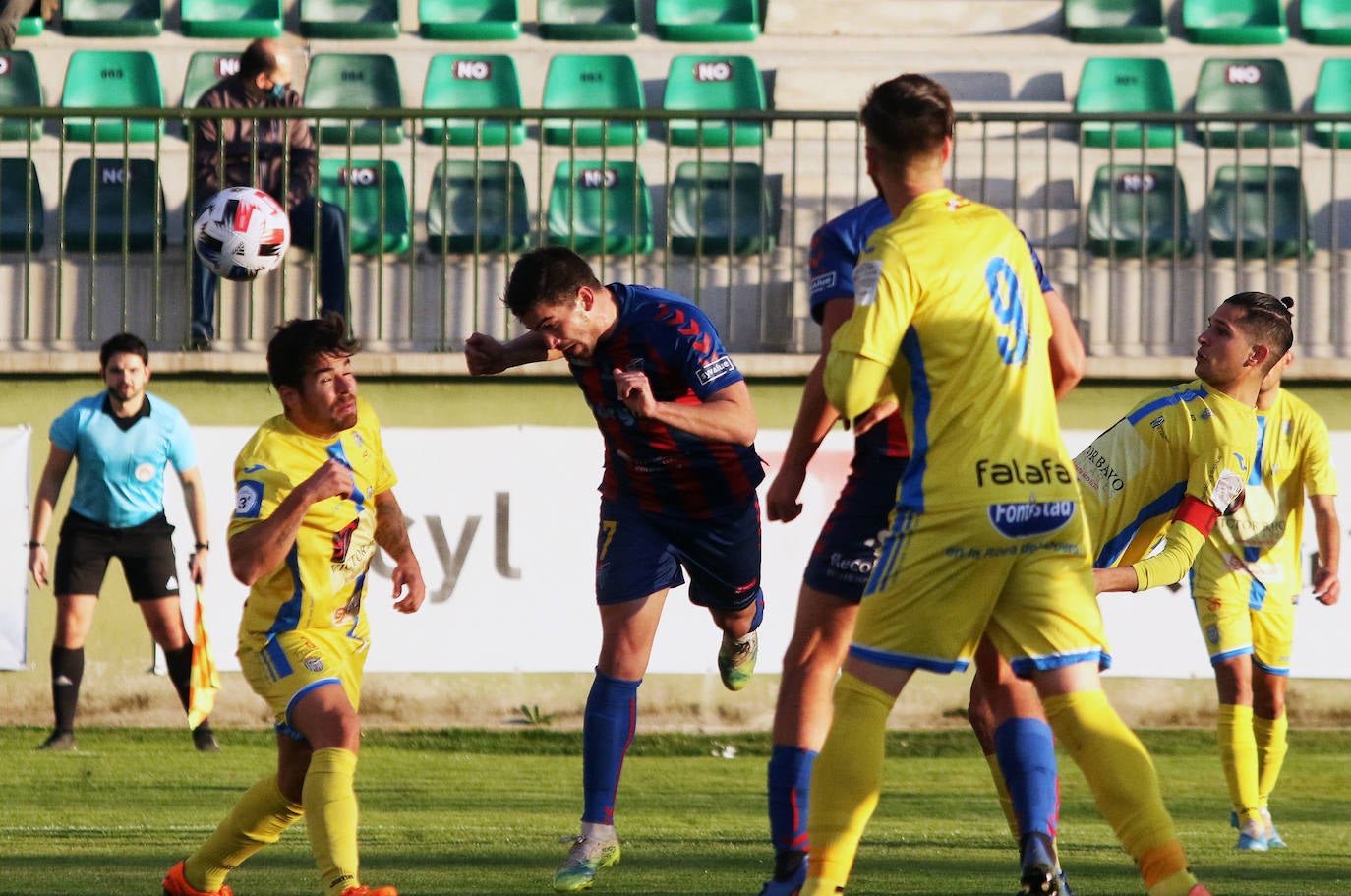 Goleada de la Gimnástica a la Arandina (5-1)
