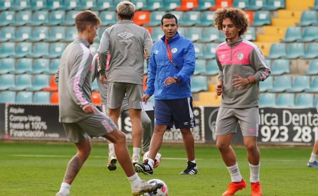 Dueñas vuelve a los mandos para intentar levantar el vuelo en el Salamanca UDS