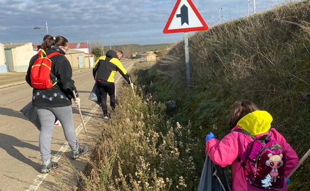 Mayorga convoca a sus vecinos para limpiar el pueblo en unas jornadas de educación ambiental