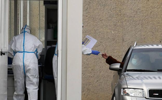 La incidencia acumulada a siete días rompe su tendencia a la baja y repunta en Segovia
