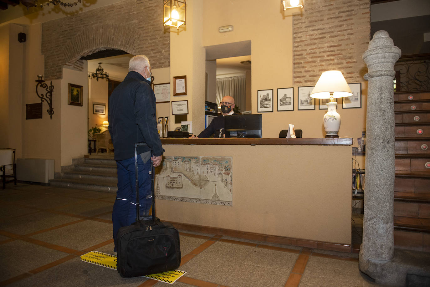 Los hoteles de Segovia prevén un puente sin reservas pese a la reapertura de la hostelería y a precios al 50%