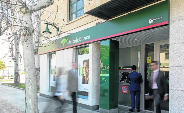 Unicaja Banco, en plena campaña para comercializar sus seguros herbáceos