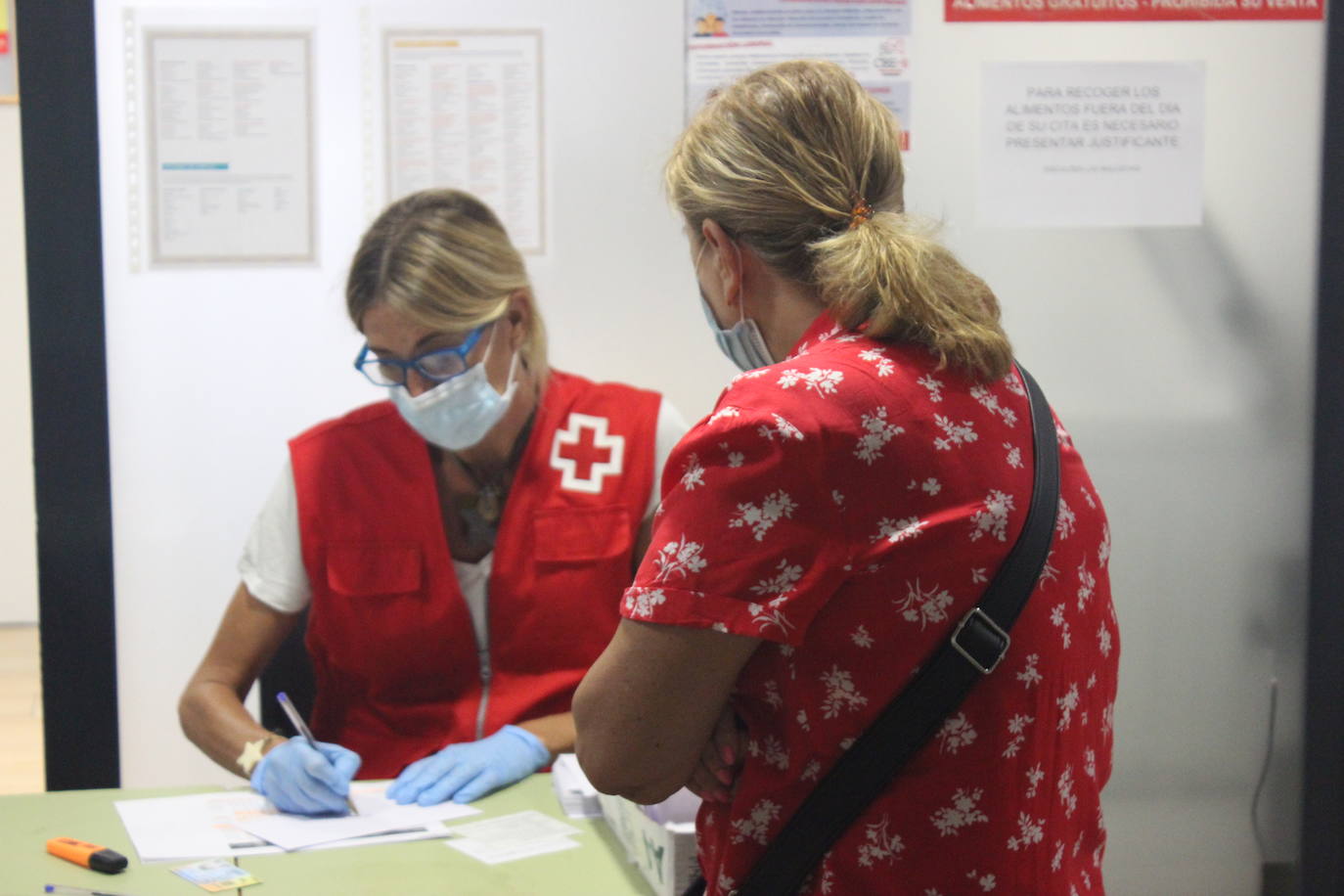 Voluntarios de Cruz Roja en Valladolid