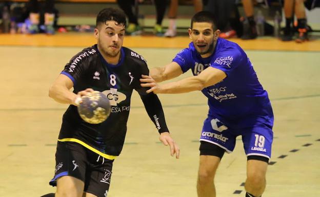 El BM Salamanca cae ante el BM Oviedo lastrado por las bajas (13-22)