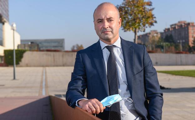 «Negociar con la izquierda y la derecha crea tensiones, hay quien no lo entiende»