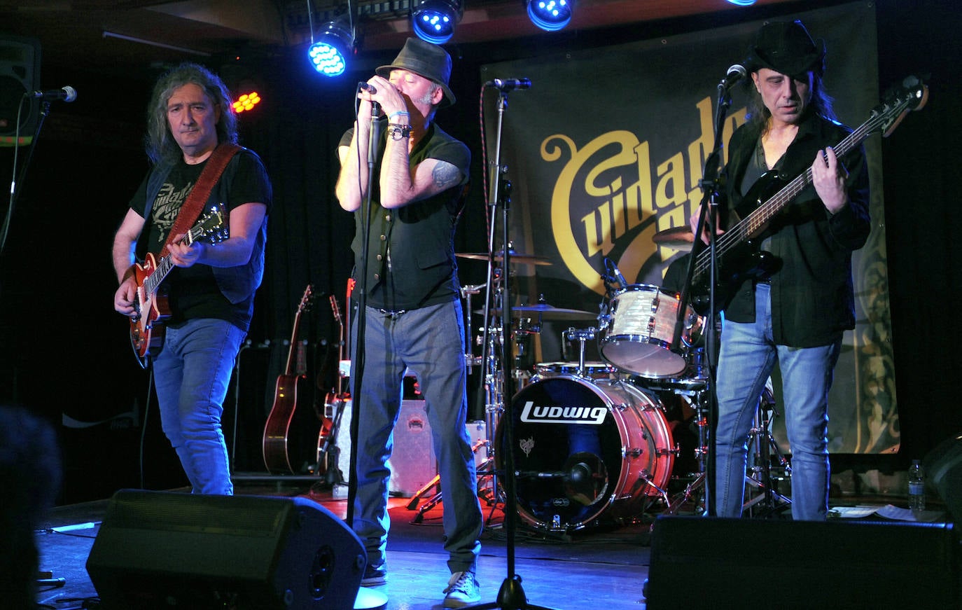 Concierto de Cuidado con el perro en la Sala Porta Caeli
