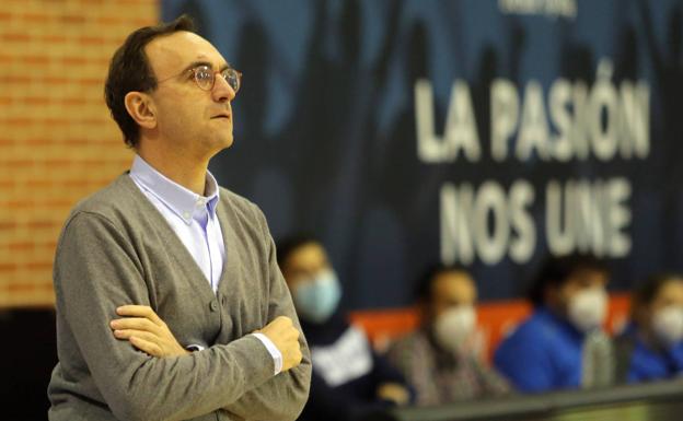 Hugo López explota por las condiciones en las que entrena y juega Oviedo: «Hacía un frío de cojones»