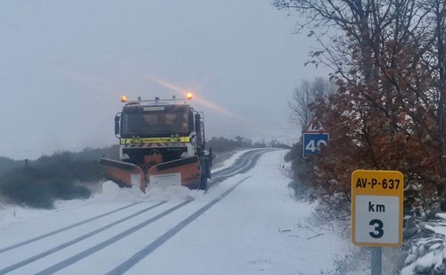Las nevadas vuelven a afectar a las carreteras de Ávila