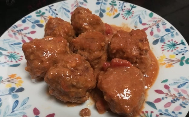 Albóndigas con salsa de tomate para disfrutar mojando pan