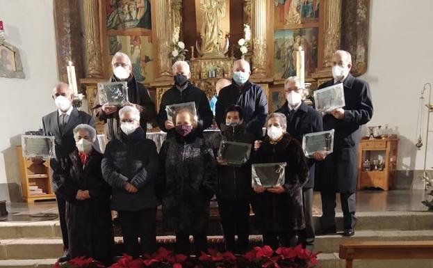 Homenaje por las bodas de oro a varios matrimonios de Linares de Riofrío