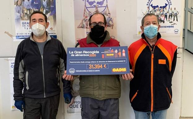 Gadis entrega al Banco de Alimentos de Salamanca los 31.394 euros donados por sus clientes