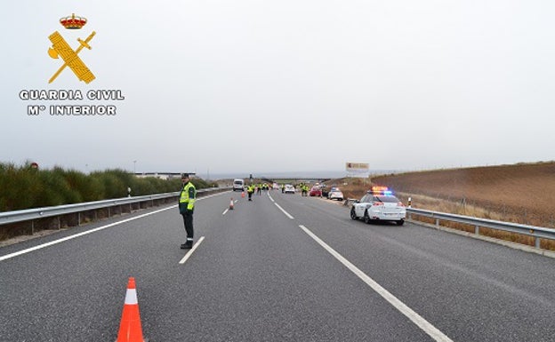 Investigado por homicidio imprudente al causar la muerte de una persona en un accidente de tráfico
